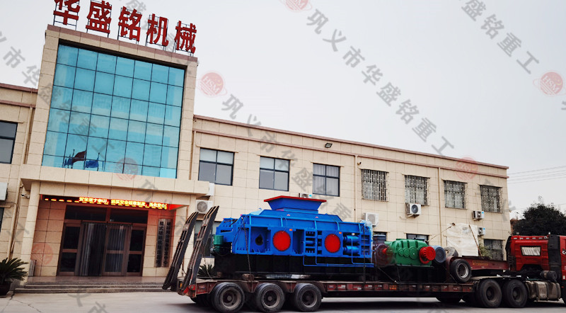 全自動(dòng)液壓對(duì)輥制砂機(jī)發(fā)貨現(xiàn)場
